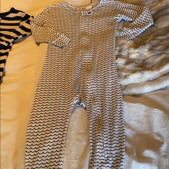 Baby Gap PJ’s 18-24 M Blue & White Waves & Stripes - Picture 3 of 8